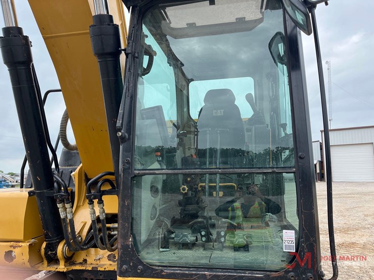 caterpillar-320-image-15