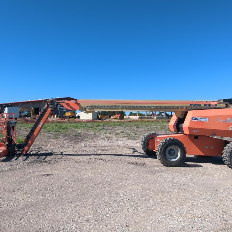 2017 JLG 660SJ