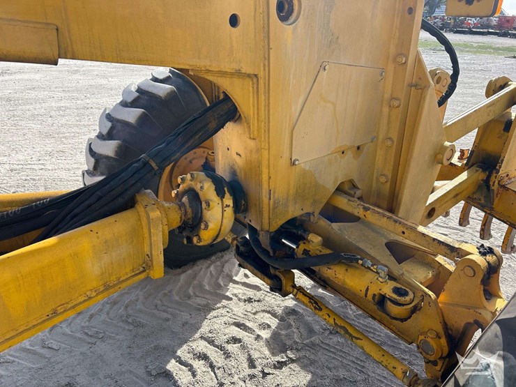 1992-deere-670b-image-13