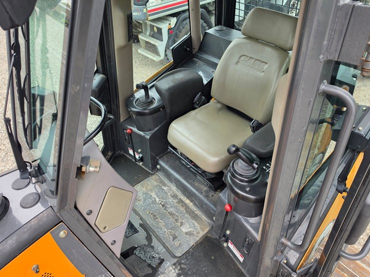 2015-case-650l-wt-image-9