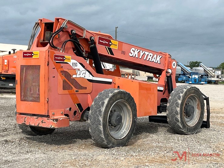 2013-jlg-6036-image-1
