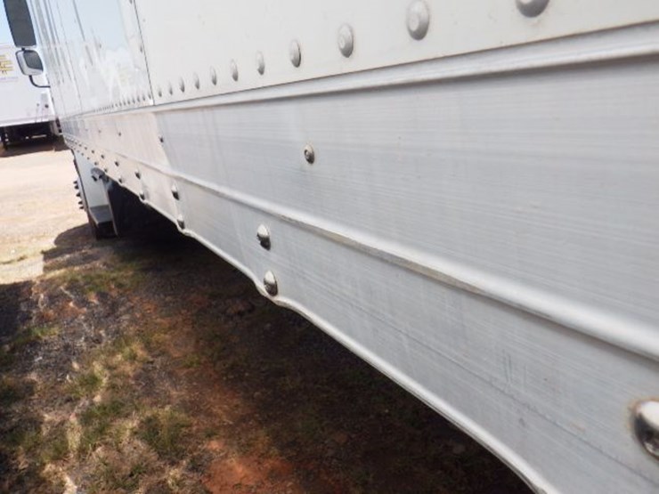 2015-freightliner-m2-106-image-10