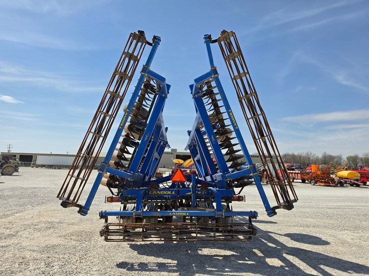 2010-landoll-7431-29-image-11