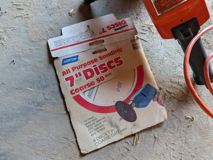 #5533-•-black-and-decker-sander-image-4