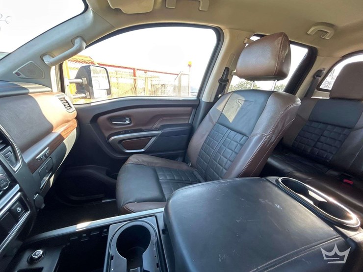 2016-nissan-titan-image-19