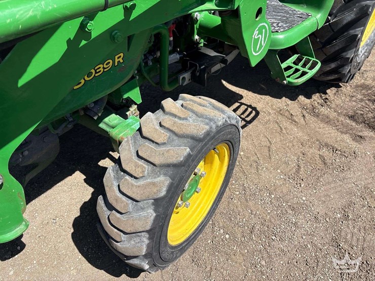 2016-john-deere-3039r-image-37