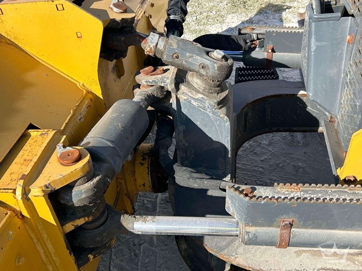 2022-deere-450k-lgp-image-11