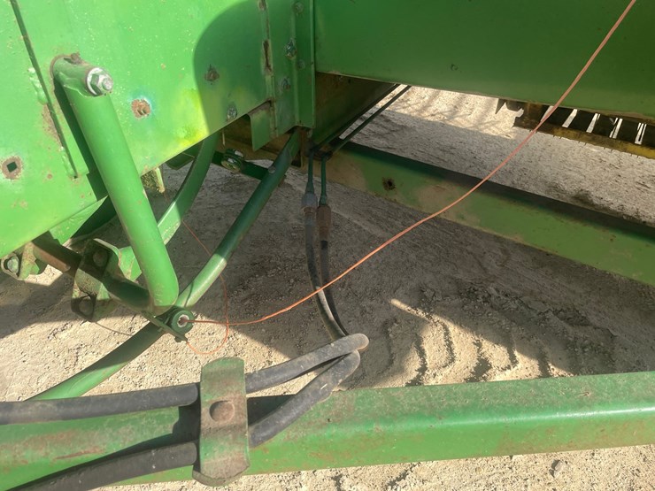 john-deere-337-image-16