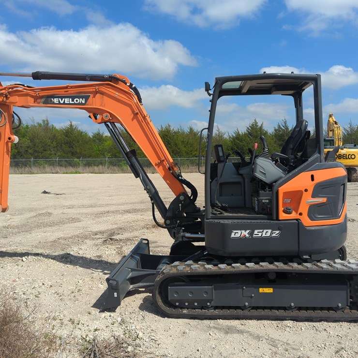DEVELON DX50Z-7