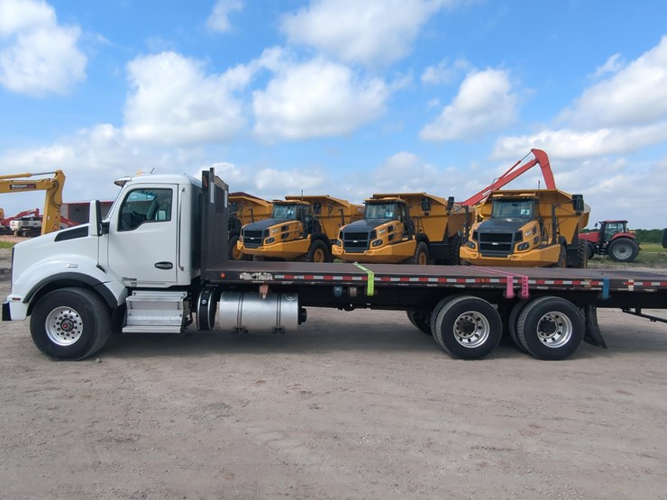 2016-kenworth-t880-image-1