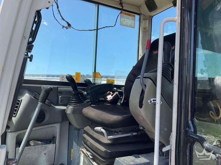 2016-takeuchi-tb280fr-image-13