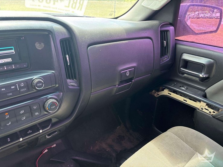 2015-chevrolet-silverado-2500hd-image-24