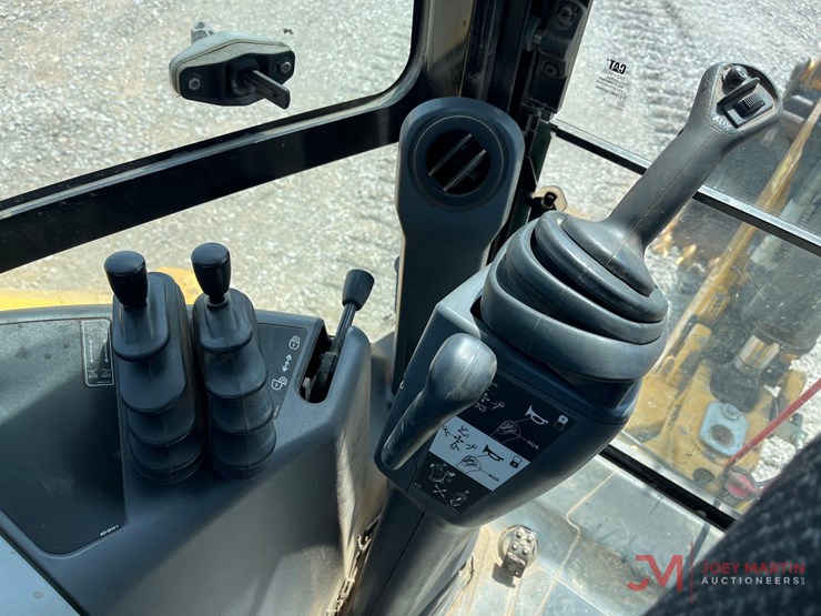 2019-caterpillar-420f2-it-image-12