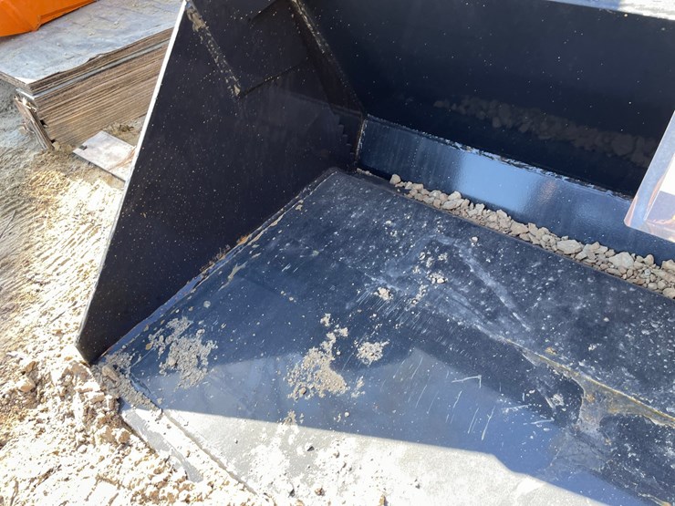 #2317-•-new-wolverine-mini-skid-steer-combination-bucket-image-8