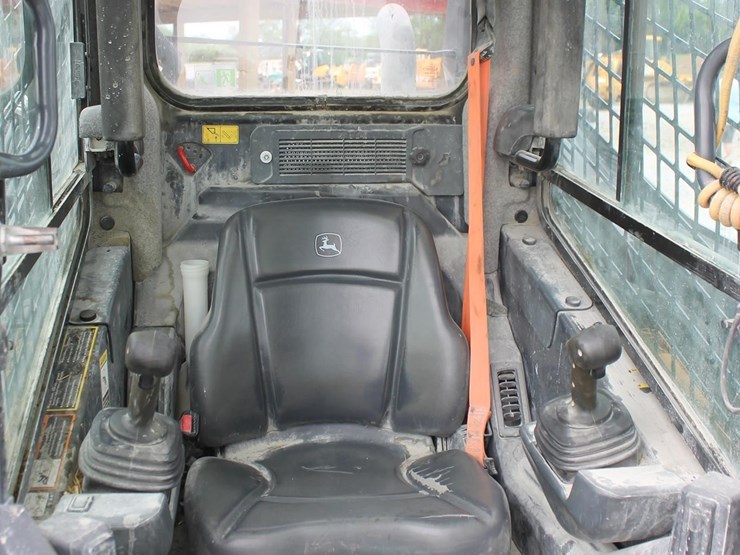 deere-320g-image-11