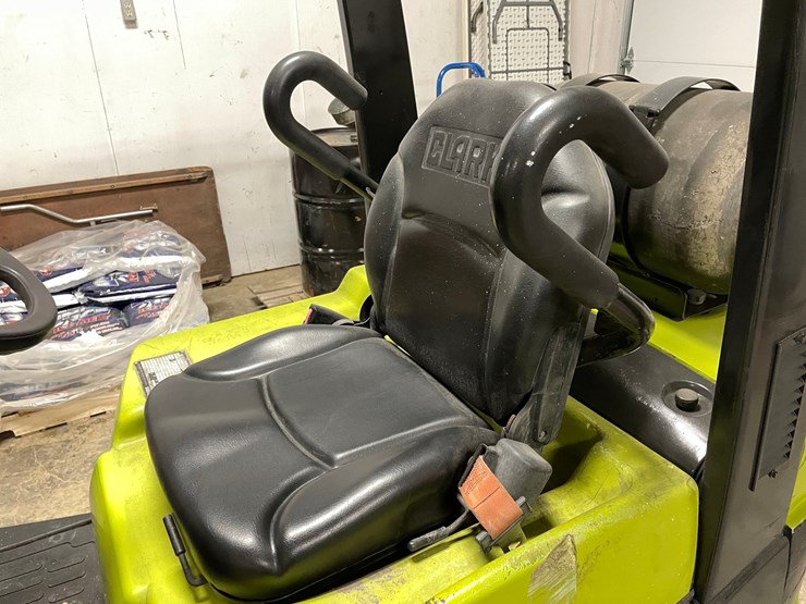 #302-•-clark-4,000lb-propane-forklift-image-39