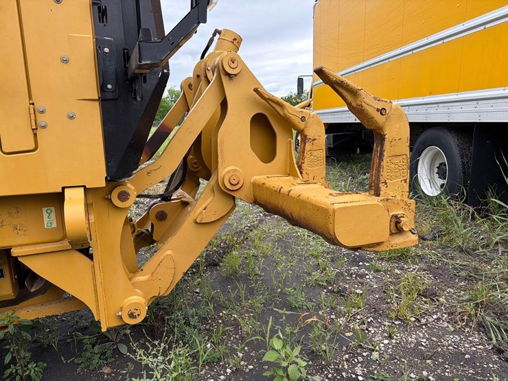 caterpillar-140m2-image-6