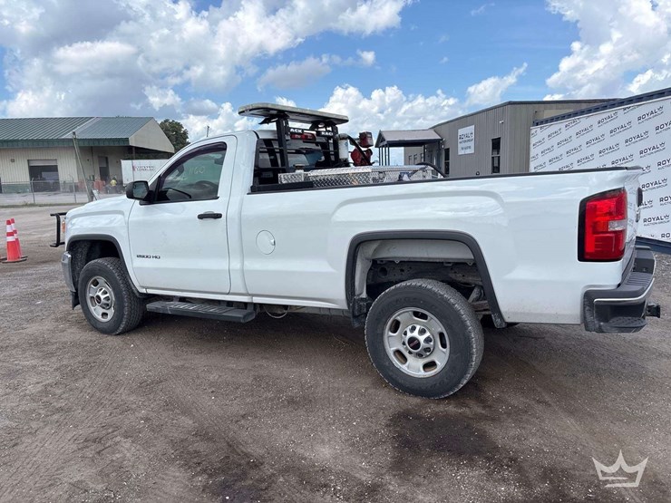 2018-gmc-sierra-2500hd-image-11