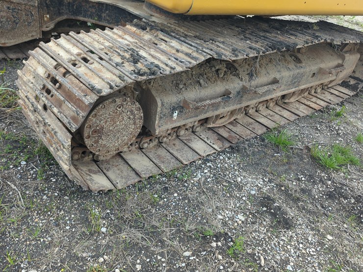 2019-caterpillar-320-image-12