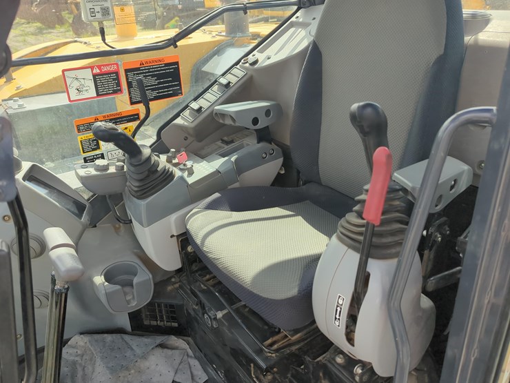2023-deere-85g-image-11