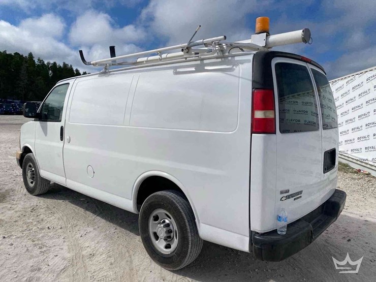 2011-chevrolet-express-2500-image-4