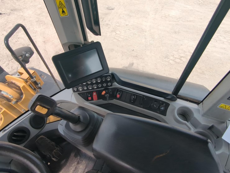 2022-caterpillar-930m-image-15