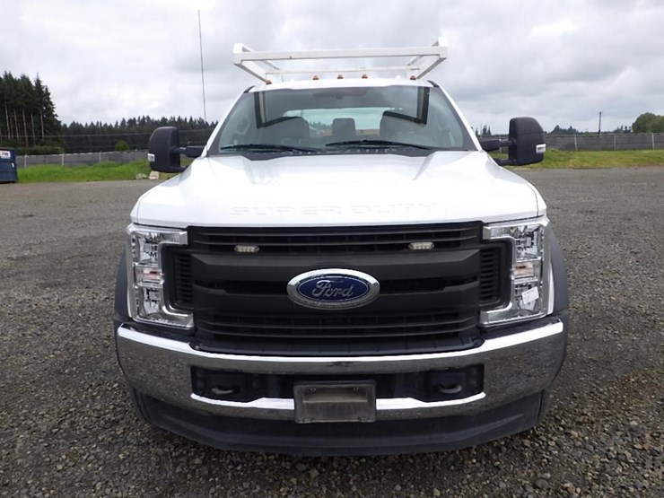 2020-ford-f550-image-2