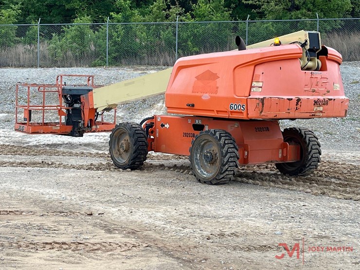 2018-jlg-600s-image-1