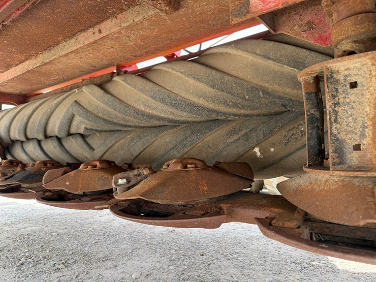 new-holland-1409-image-10