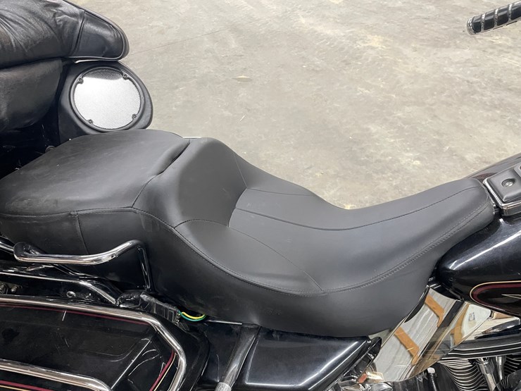 #210-•-2001-harley-davidson-ultra-classic-motorcycle-(has-wi-title)-image-27