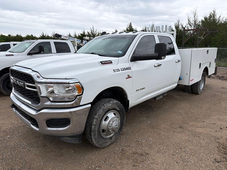 2022-dodge-3500-image-1