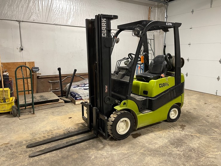 #302-•-clark-4,000lb-propane-forklift-image-1