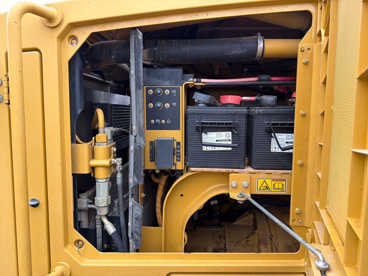 caterpillar-140m2-image-14