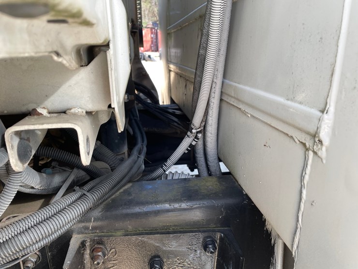 2003-freightliner-fl70-image-75