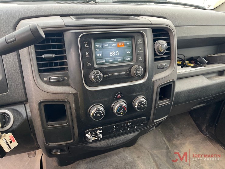 2014-ram-5500-heavy-duty-flat-bed-truck-image-17