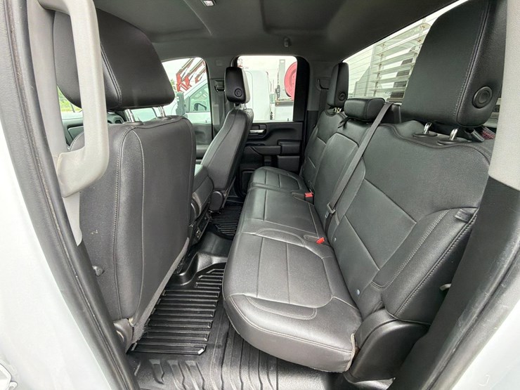 2023-chevrolet-2500-image-16