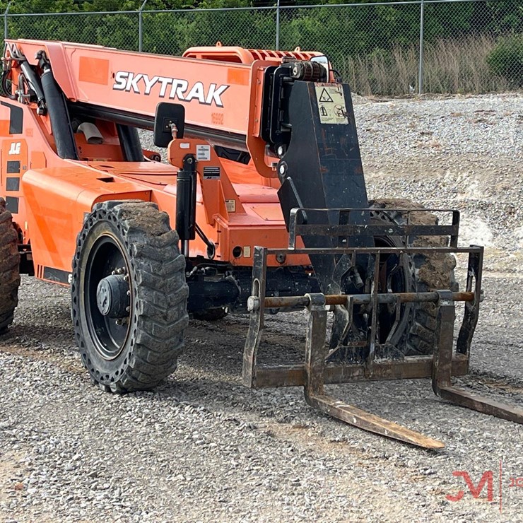 2016 SKY TRAK 8042