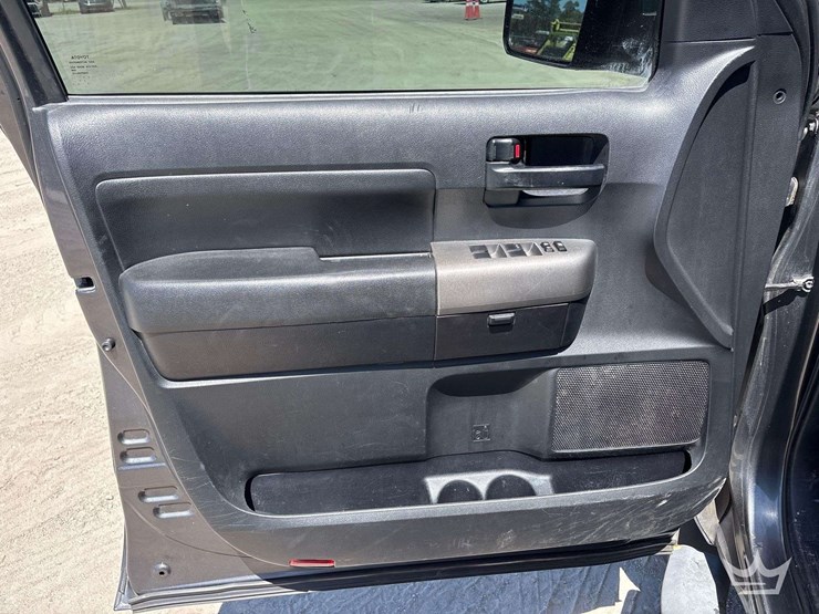2013-toyota-tundra-image-12