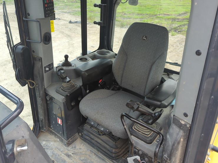 2022-deere-700l-xlt-image-19