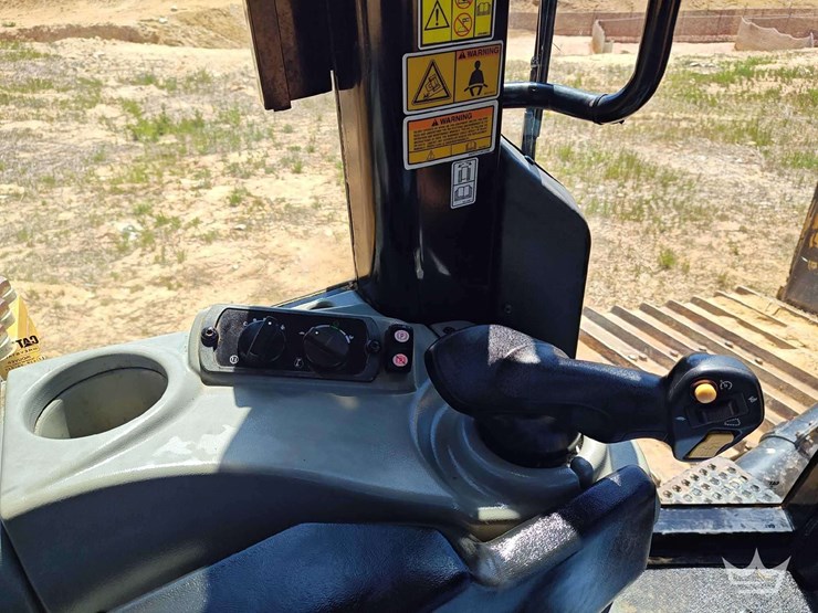 2019-caterpillar-d6n-lgp-image-25