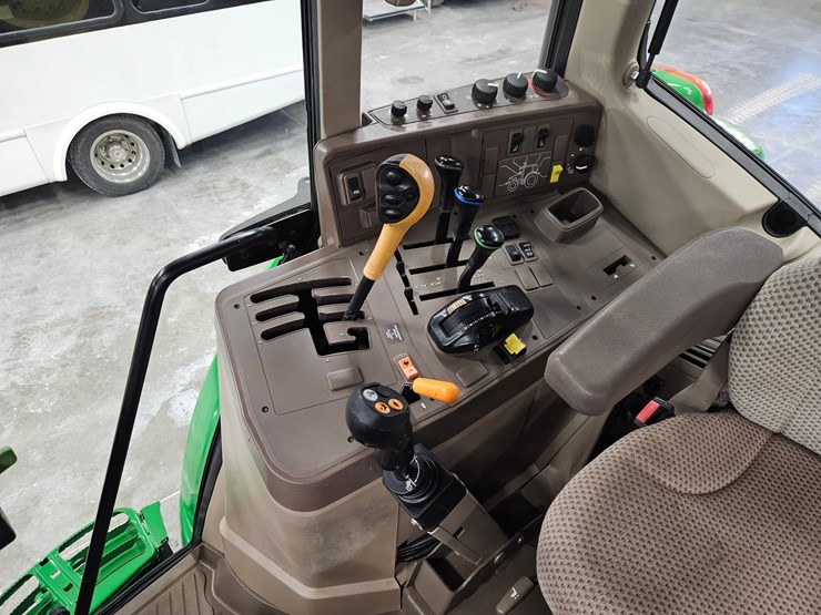 2020-john-deere-6145m-image-18