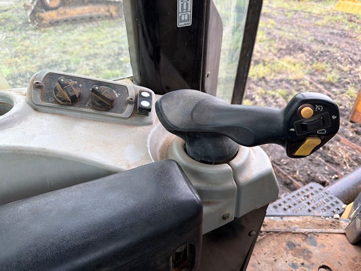 2016-caterpillar-d6n-lgp-image-21