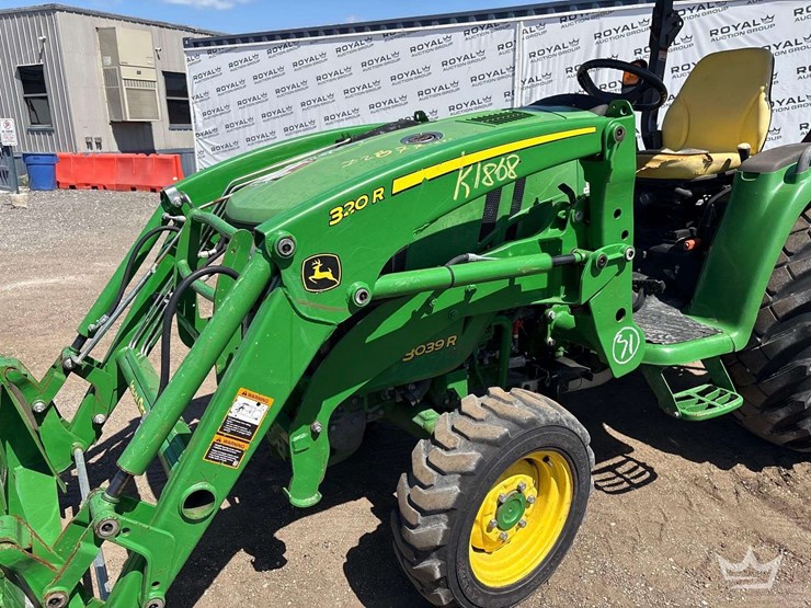 2016-john-deere-3039r-image-14