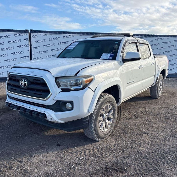 2017 TOYOTA TACOMA