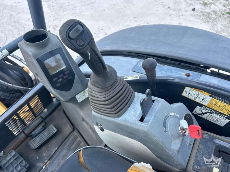 2013-deere-27d-image-16