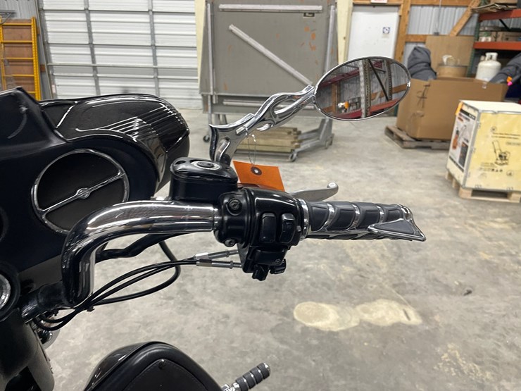 #210-•-2001-harley-davidson-ultra-classic-motorcycle-(has-wi-title)-image-32