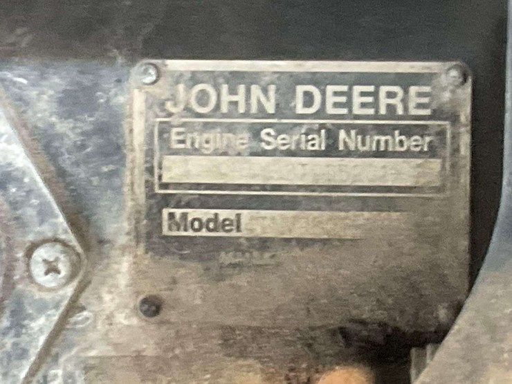 2015-deere-323e-image-9