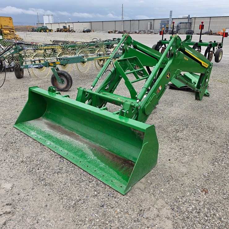 2021 JOHN DEERE 700M