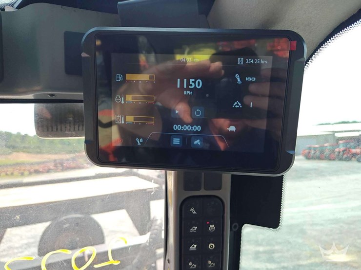 2023-jcb-3ts-8t-image-16