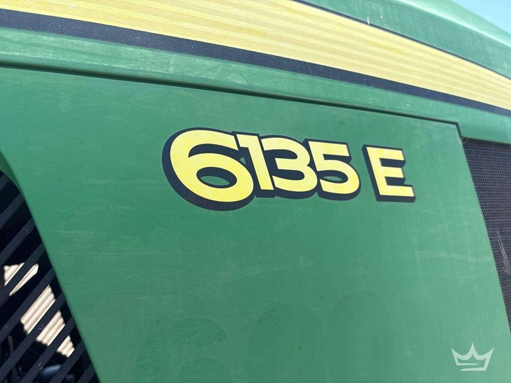 2016-john-deere-6135e-image-28